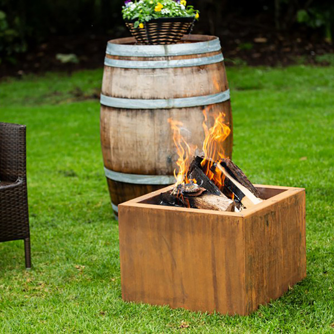 O quadrado exterior dá forma ao projeto moderno de aço Rusty Garden Heater Fire Pits de GN-FP-302 Corten