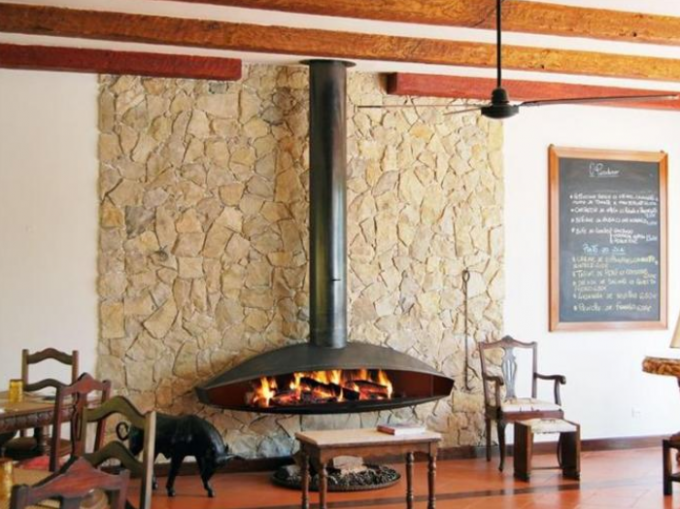 O preto revestiu a chaminé suspendida Heater Wall Mounted Wood Hanging interna