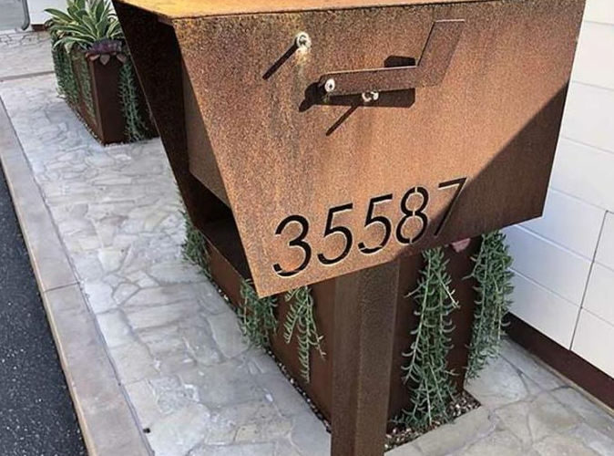Caixa postal de aço de Corten da caixa fixada na parede impermeável exterior antiga do cargo do projeto