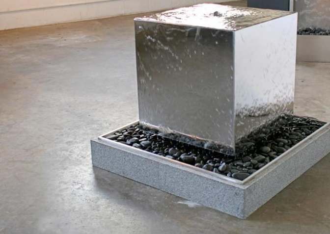 Fonte de água de aço inoxidável de conexão em cascata preta do cubo da água decorativa pública