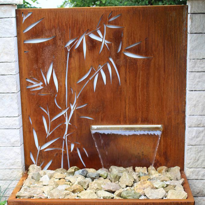 A água exterior do jardim da cachoeira de aço moderna de Corten das fontes caracteriza com tela