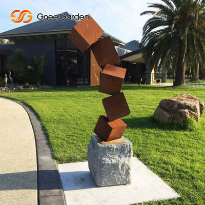 A escultura de aço de Corten do bloco do perigo oxidou esculturas do jardim do metal para o gramado