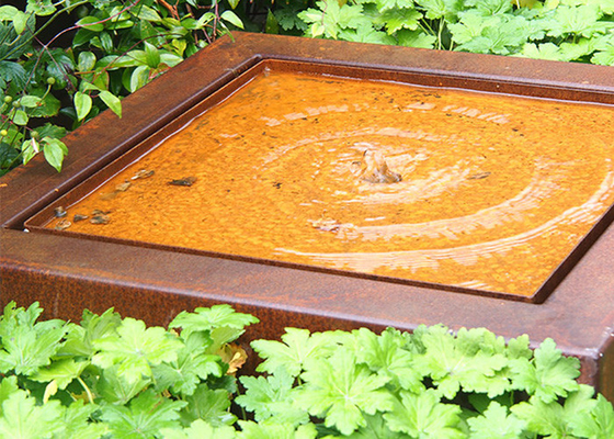 A água decorativa exterior da escultura do jardim do metal caracteriza personalizado