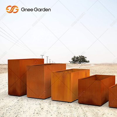 Metal que dobra Rusty Corten Steel Planter Box no pátio exterior