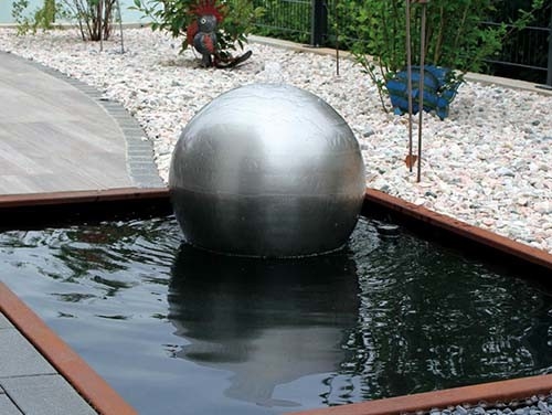 Cachoeira dada forma de Rusty Corten Steel Garden Fountain bola exterior