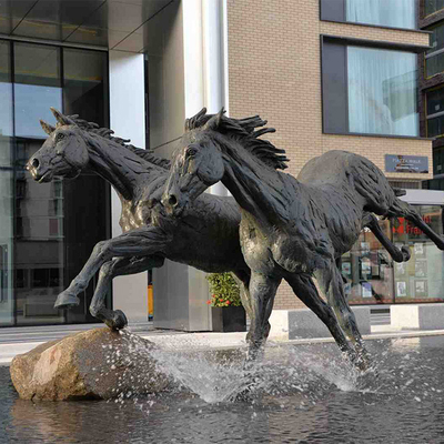 Escultura de bronze exterior dos ofícios da resina, ODM grosso de bronze do OEM da escultura 5mm do cavalo