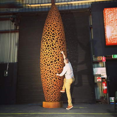 O estilo ocidental curvou a escultura de aço de Corten na altura de 220cm