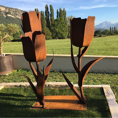 Esculturas da jarda de Tulip Flower Shape Custom Metal do jardim de Gnee para o quintal