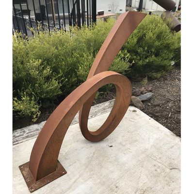 Vintage Rusty Metal Garden Abstract Sculptures exterior do jardim de Gnee customizável