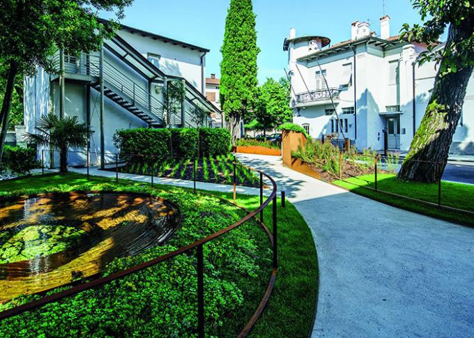 Projeto da renovação - paisagem urbana do ferro da natureza