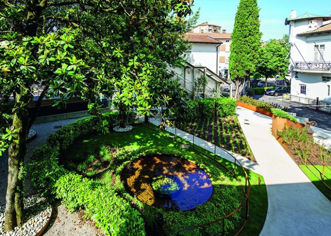 Projeto da renovação - paisagem urbana do ferro da natureza