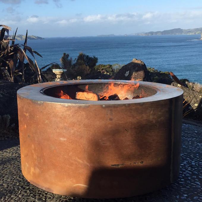 Poços de aço do fogo de Corten