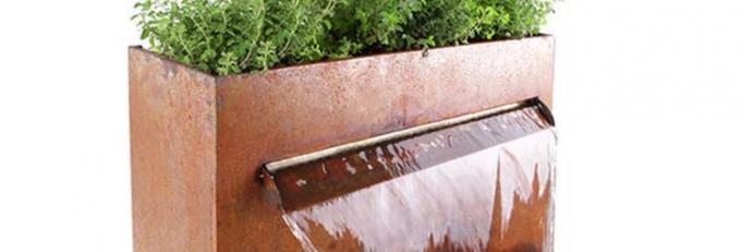 Os ornamento de aço multifuncionais do jardim do metal da cachoeira de Corten molham a característica com plantador