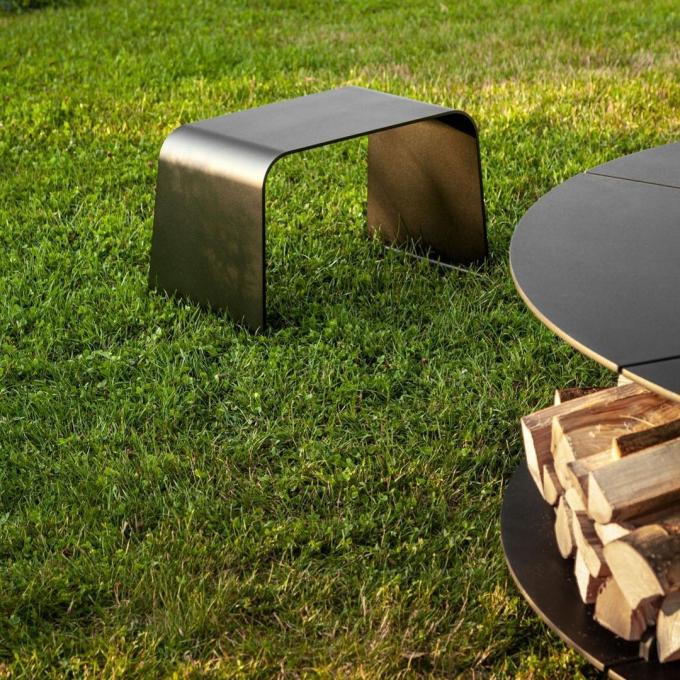 Fogo de madeira Pit Table With Chairs do suporte da mobília exterior de aço redonda do metal do armazenamento da lenha de Corten