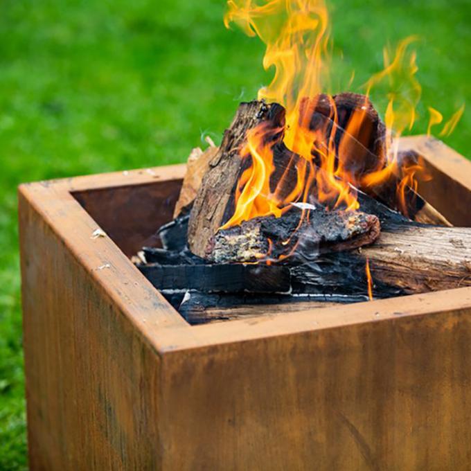 O quadrado exterior dá forma ao projeto moderno de aço Rusty Garden Heater Fire Pits de GN-FP-302 Corten