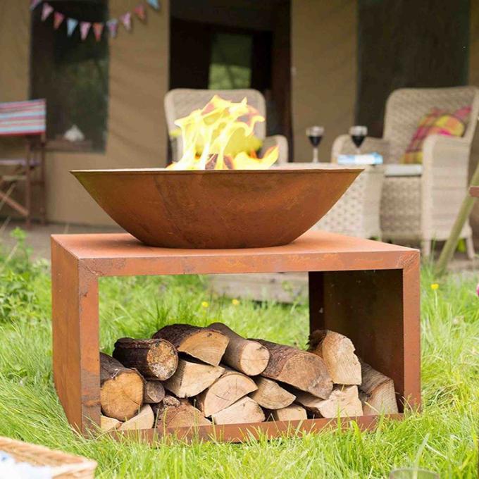 Fogo de aço exterior Pit Large Corten Steel Brazier com a cremalheira de madeira do armazenamento