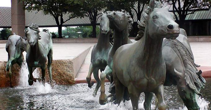 Decoração quadrada da estátua gigante do cavalo da escultura de bronze para a venda