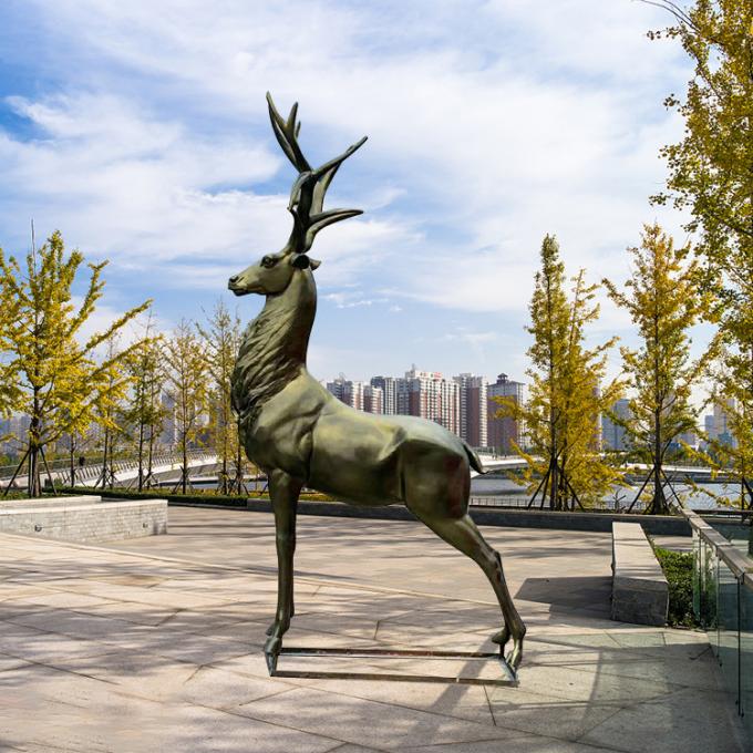 Vida exterior - o tamanho moldou as estátuas de bronze dos alces para a decoração da jarda