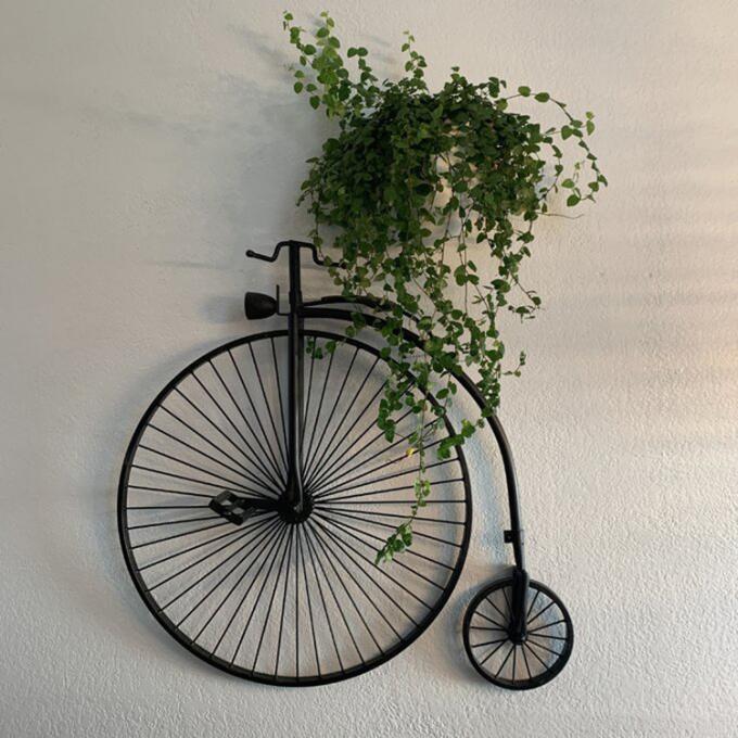 A parede que monta a casa do vintage da escultura denomina a decoração da parede da bicicleta para o restaurante e a barra